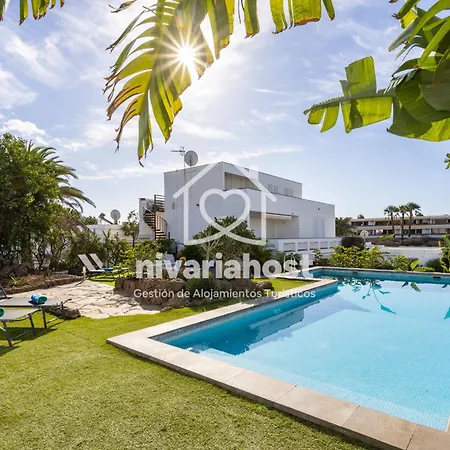 Private Pool Villa, Bellavista By Nivariahost Вилла